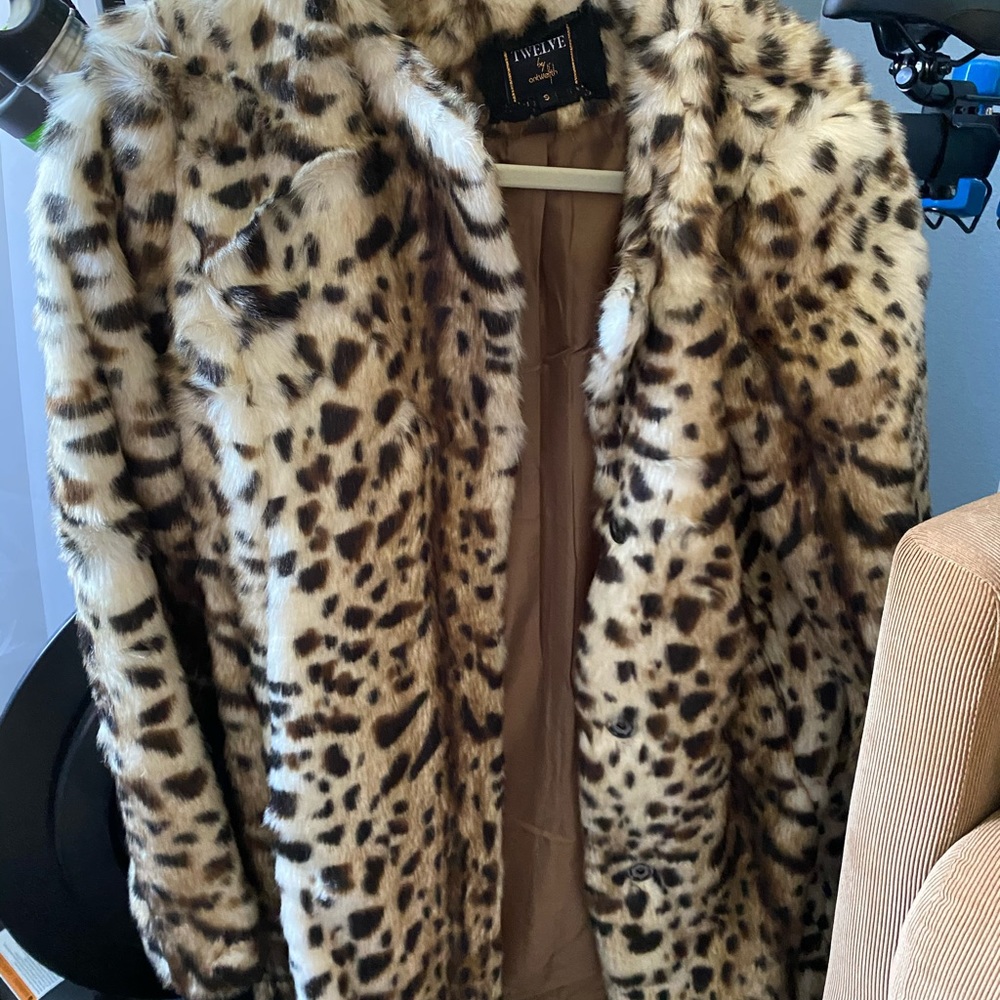 Faux fur leopard jacket